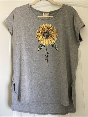 Gray Sunflower Crewneck Tee - Casual Women's Top